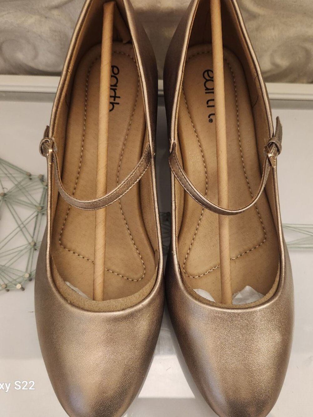Earth Metallic Gold Mary Jane Block Heel Pumps - Picture 2 of 8